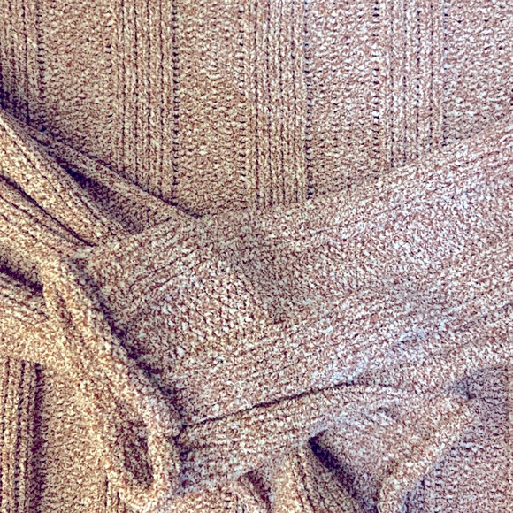 Arizona , brand new with tags , crop velour sweater ! Soft and cute.pale pink - Picture 4 of 4